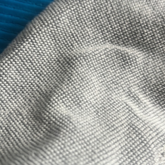 Roots sweater size small - Picture 4 of 5